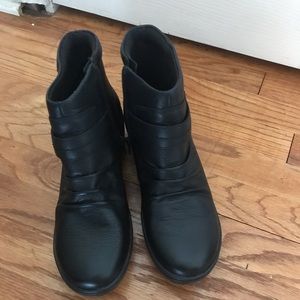 Clark booties 9 wide